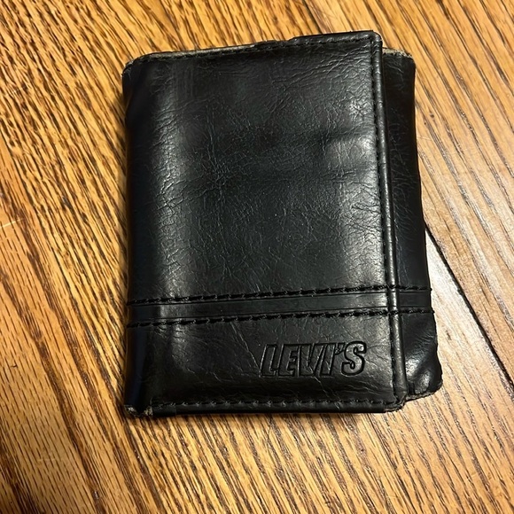 “Levi’s- Men’s Wallet” - Picture 1 of 7